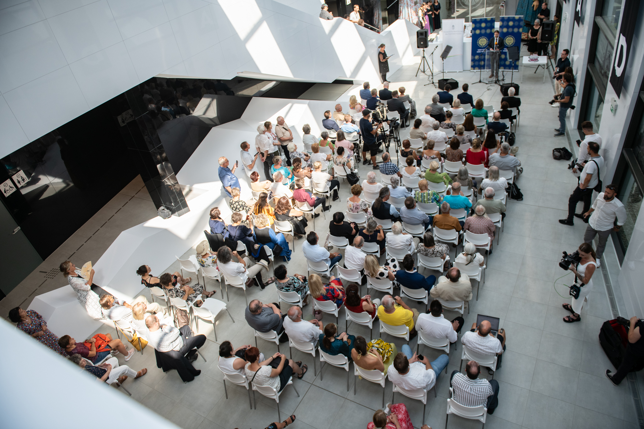 Megnyílt Jankovics Marcell életművének kiállítása Székesfehérváron